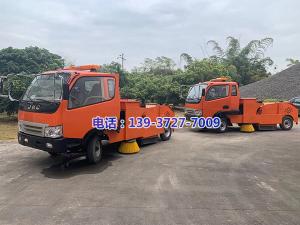 廣西公路管理局程站長與我司共同努力，開發(fā)出了一款GQ-1800E型自行式路面清掃機(jī)	